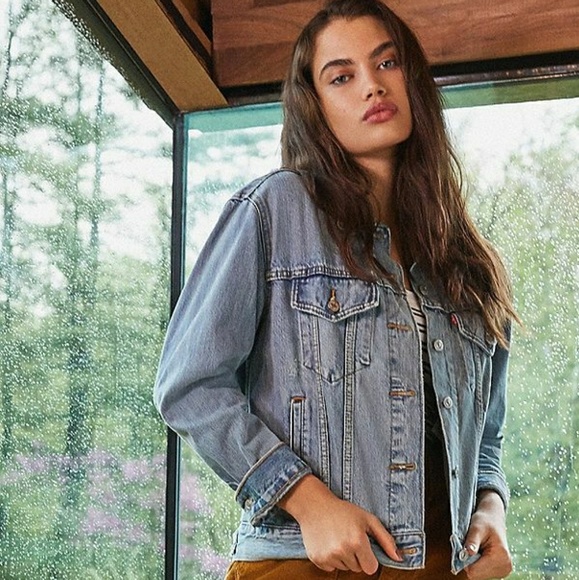 Levi’s Ex-Boyfriend Denim Trucker Jacket - Picture 2 of 4